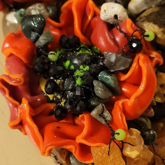 Semiprecious Stone Necklace with Resin Poppies from Ukraine 🇺🇦 - Picture 2 of 12